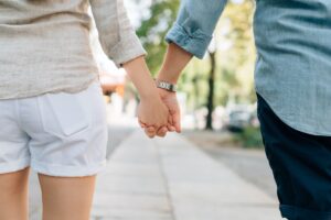 結婚相談所のしくみって？種類や「入会→成婚退会」までの流れを解説